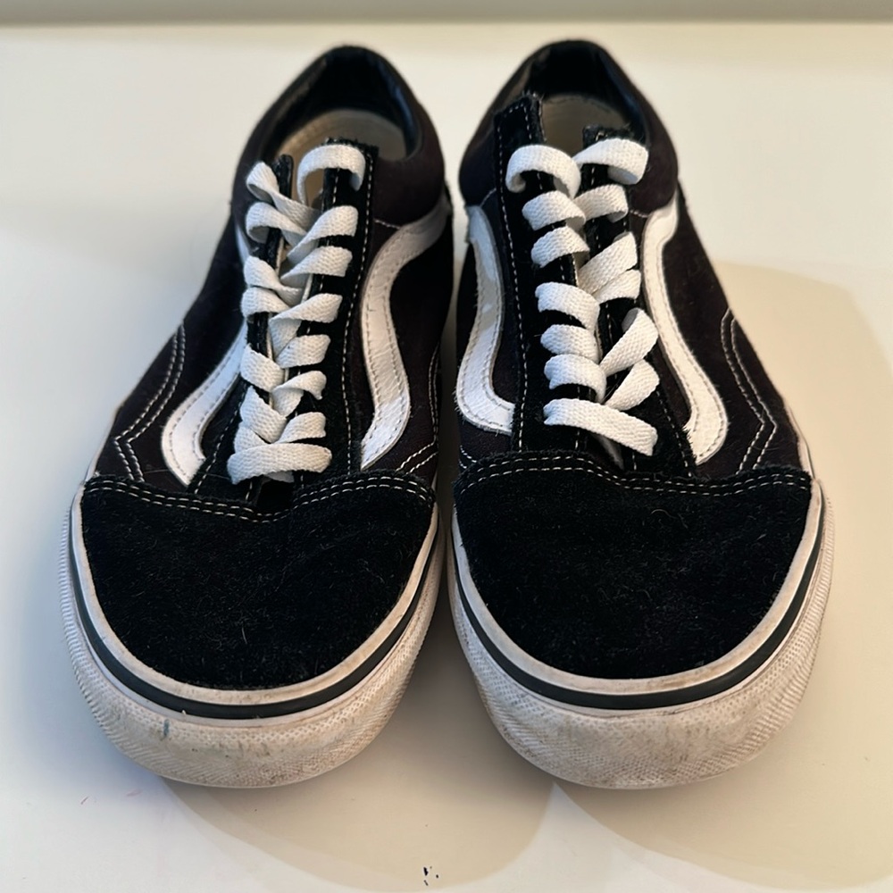 Vans Black Suede Old Skool Shoes. Men’s size 7 (women’s size 8.5)